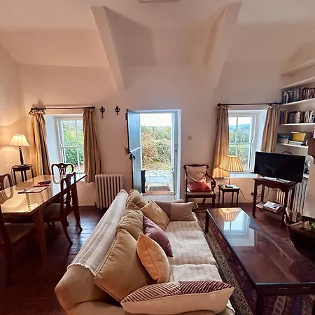 Charming 2 Bedroom Near Skibbereen With Stove And Views *