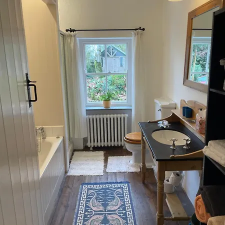 Charming 2 Bedroom Near Skibbereen With Stove And Views Feriehus